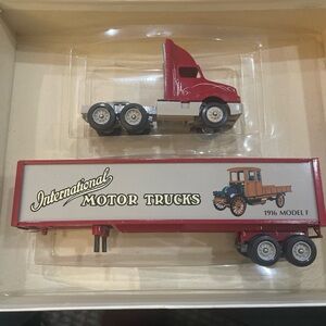 WINROSS TRUCK MIB INTERNATIONAL HISTORICAL SERIES 1916 AND 1933